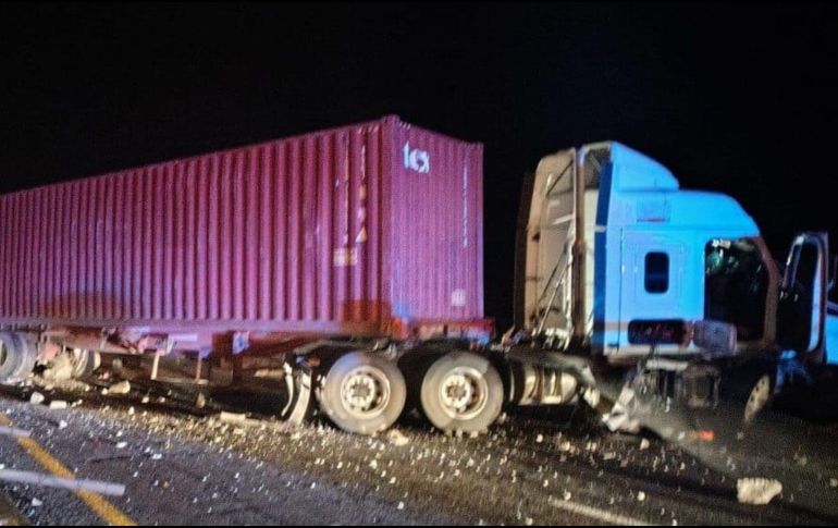 Autoridades de Protección Civil Jalisco y personal de la operación de la Autopista fueron los primeros en responder a las emergencias. ESPECIAL