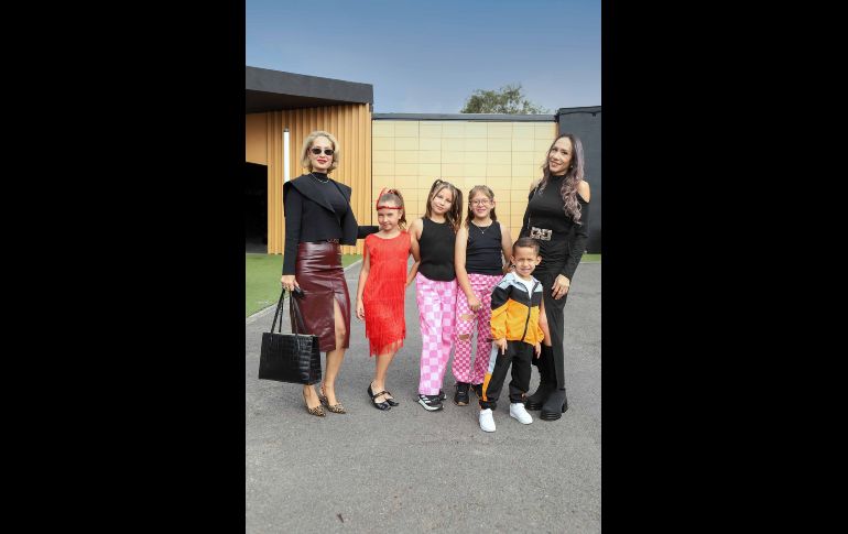 María Ivanova, Ekaterina Ivanova, Natalie Ivanova, Victoria Piña, Leo Piña y Alejandra Hernández. GENTE BIEN JALISCO / Festival de Fin de cursos de Oakland School 2026