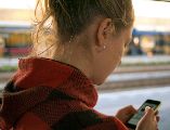 Debido a la gran cantidad de información que recibimos a diario en el celular, es posible que en este se acumule lo que expertos llaman 