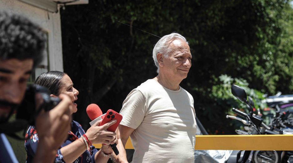 Víctor Rodríguez Padilla, exdirector de Pemex, a su salida del Centro Estatal de Reinserción Social Morelos después de la audiencia en que se dictó la continuación de su proceso en libertad. SUN/G. Pano