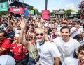 Desde mediodía, el público comenzó a llenar la Plaza de la Liberación. EL INFORMADOR / A. NAVARRO 