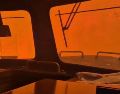 El paisaje rojo que se ve a través de las ventanillas resulta imponente y aterrador a la vez. ESPECIAL/CAPTURA DE VIDEO