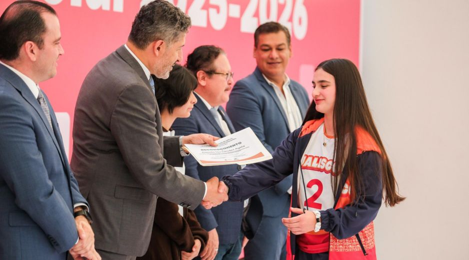 La ceremonia se llevó a cabo en el Museo Jalisco Paseo Interactivo y se premió a estudiantes por su desempeño en distintas competencias y pruebas de conocimientos. CORTESÍA