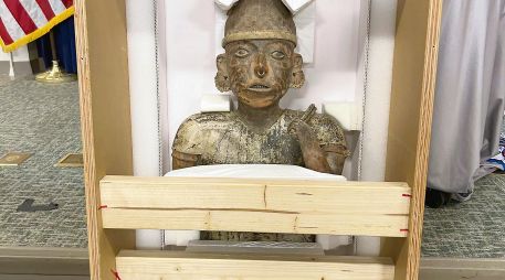 Escultura de unos 91 centímetros de altura que representa a un guerrero. EFE