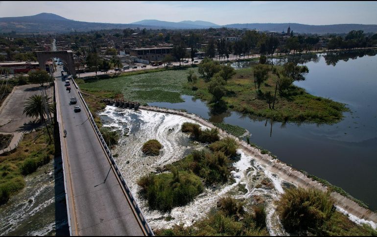 Conagua declaró que, en el caso del saneamiento del Lerma-Santiago, el avance de la primera etapa de la limpieza del río es del 90%. EL INFORMADOR / ARCHIVO