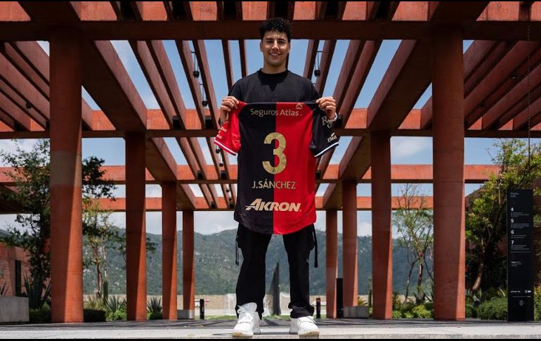 Con experiencia en clubes como Santos, América, Ajax, Porto, Cruz Azul y PAOK, Jorge Sánchez aportará recorrido internacional a un plantel que busca recuperar protagonismo en la Liga MX. ESPECIAL / Atlas FC