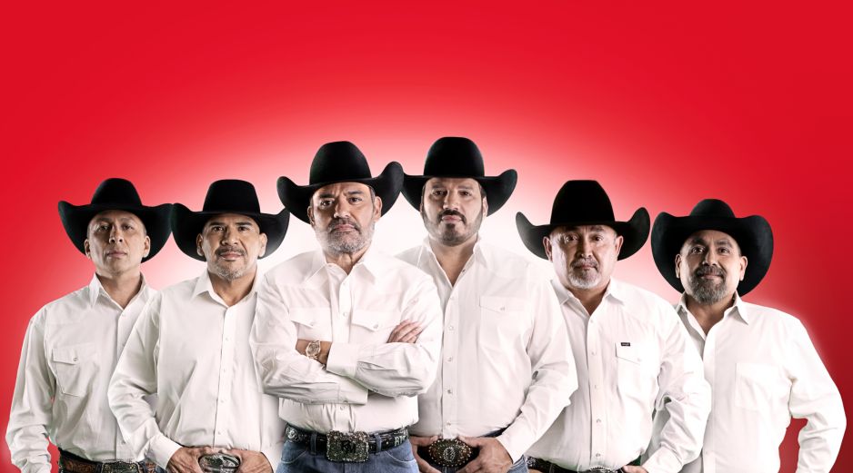 A lo largo de su trayectoria, Intocable ha vendido más de 55 millones de discos y ha colocado 21 canciones en el número uno de las listas de música regional mexicana. EFE/Nevarez Communication