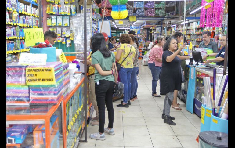 Antes de comprar útiles nuevos, checa bien cuáles de ellos pueden reutilizarse para el próximo ciclo escolar: ¡hay cuadernos, plumas, lápices, tijeras y otros artículos que aún aguantan! EL INFORMADOR/ARCHIVO
