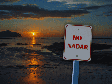El problema central de la playa que encendió las alarmas radica en la alta concentración de enterococos, un grupo de bacterias que habitan en el tracto intestinal humano y animal. ESPECIAL / CANVA