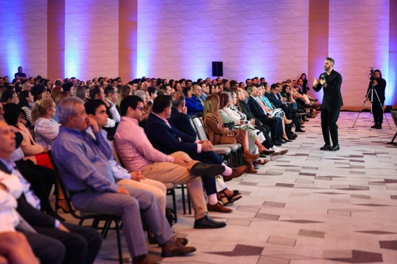 Actualmente Bancrea opera con 20 sucursales en 10 ciudades, atiende alrededor de mil 500 empresas y cuenta con más de 12 mil clientes personas físicas.&nbsp;