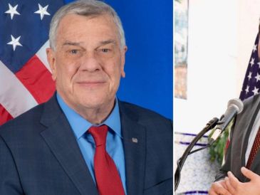 El subsecretario de Estado para Asuntos del Hemisferio Occidental, Michael Kozak (i), se reunió hoy con el embajador mexicano Roberto Lazzeri (d) para devolverle las cartas. REDES SOCIALES