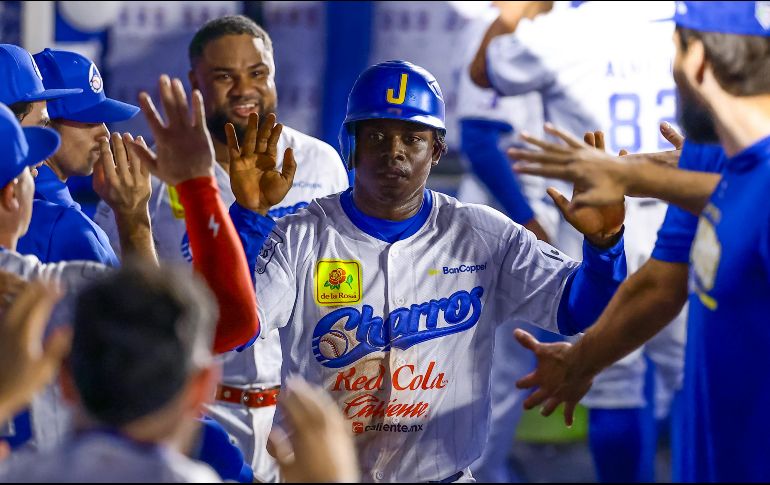 Gilberto Jiménez pegó un doblete en la baja de la décima entrada para que Jalisco ganara el juego. CORTESÍA/Charros de Jalisco