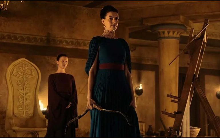 Anne Hathaway, en su brillante papel de Penélope, demuestra que la inteligencia es un arma tan letal como cualquier espada. ESPECIAL