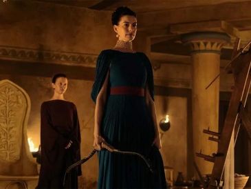 Anne Hathaway, en su brillante papel de Penélope, demuestra que la inteligencia es un arma tan letal como cualquier espada. ESPECIAL