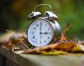 Numerosos estudios indican que suprimir los cambios estacionales de hora reduce el riesgo de infartos, accidentes de tráfico y problemas metabólicos. ESPECIAL / CANVA