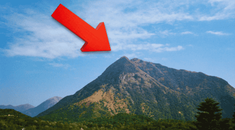 La mayoría de los 600 cráteres mencionados por expertos son volcanes monogenéticos. Esto significa que nacieron, hicieron erupción una sola vez y se apagaron para siempre, integrándose al paisaje. ESPECIAL / CANVA