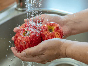Adoptar estos hábitos no solo protege a quien prepara los alimentos, sino también a toda la familia, especialmente a los sectores más vulnerables, para quienes una enfermedad diarreica puede representar un problema de salud mucho más serio. CANVA