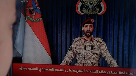 El bloqueo marítimo anunciado por los hutíes apunta directamente al salvavidas económico de Arabia Saudita. Ante la inestabilidad en el Golfo Pérsico, Riad ha desviado más del 70% de sus exportaciones diarias de crudo hacia el puerto de Yanbu, en el mar Rojo, a través de su red de oleoductos Este-Oeste. EFE/YAHYA ARHAB