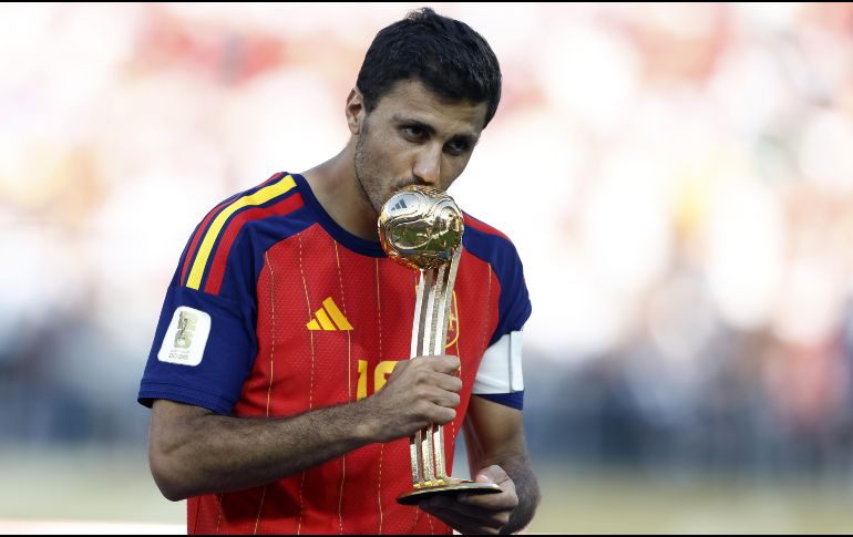 Rodri volvió a las canchas tras superar una lesión para convertirse en campeón del mundo con la selección de España. EFE.