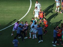 Según detalla un análisis del medio deportivo español Sport, el Código Disciplinario establece sanciones contundentes para estos escenarios de conflicto. AFP / Pat Isaacs, MI News, NurPhoto