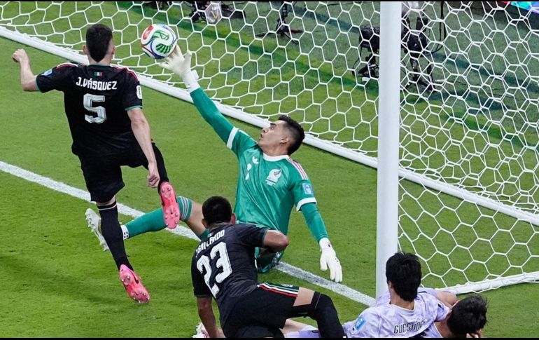 Raul Rangel realiza una de sus grandes atajadas del Mundial frente a Corea del Sur. IMAGO7 / ARCHIVO