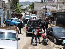 La captura de los dos presuntos ladrones de autos culminó en el cruce de la calle Nogal y Volcán Fujiyama. ESPECIAL