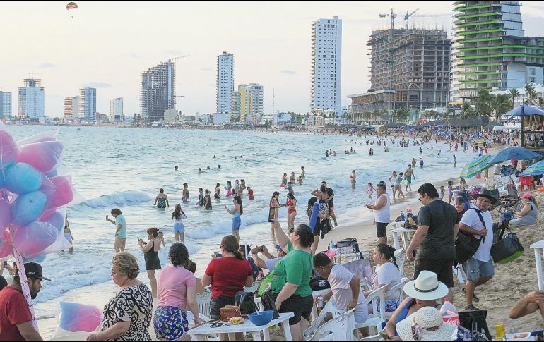 Mazatlán. Las autoridades buscan garantizar la limpieza de instalaciones turísticas y playas. ESPECIAL