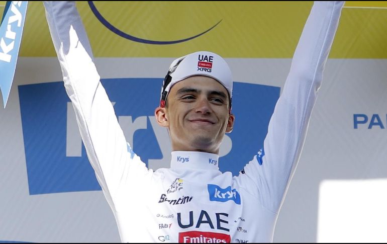 Isaac del Toro mantiene una ventaja de 20 segundos sobre el francés Paul Seixas, quien será su principal rival en la lucha por el tercer lugar durante el recorrido por los Alpes. EFE / G. Horcajuelo