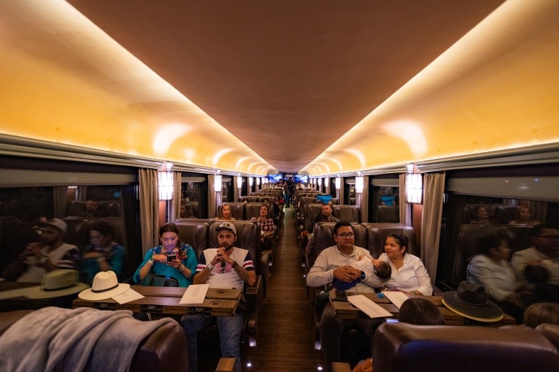 &nbsp;A bordo del tren vivirás una experiencia inolvidable con bebidas y degustación / Foto: Cortesía