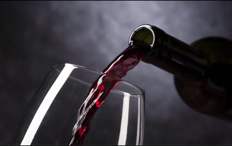 El resveratrol del vino tinto ha despertado interés por sus posibles beneficios para el corazón. CANVA