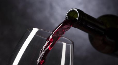 El resveratrol del vino tinto ha despertado interés por sus posibles beneficios para el corazón. CANVA
