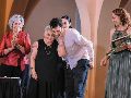 Entrega de un reconocimiento a la Maestra Sonia Salcedo por su aporte a la educación artística en Jalisco, en 2024. CORTESÍA