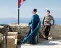 En la escena aparecen Anne Hathaway interpretando a Penélope y Tom Holland como su hijo Telémaco. CORTESÍA