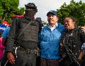 Policías nicaragüenses se toman una foto con el presidente Daniel Ortega en Masaya, Nicaragua, el 13 de julio del 2018. AP/C. Venegas