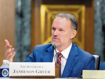 Jamieson Greer, representante comercial de EU, endureció la postura de Washington al vincular la renovación del T-MEC con temas ajenos al comercio. Se reunirá hoy con autoridades mexicanas en una nueva ronda de negociaciones. AFP/A. Harnik