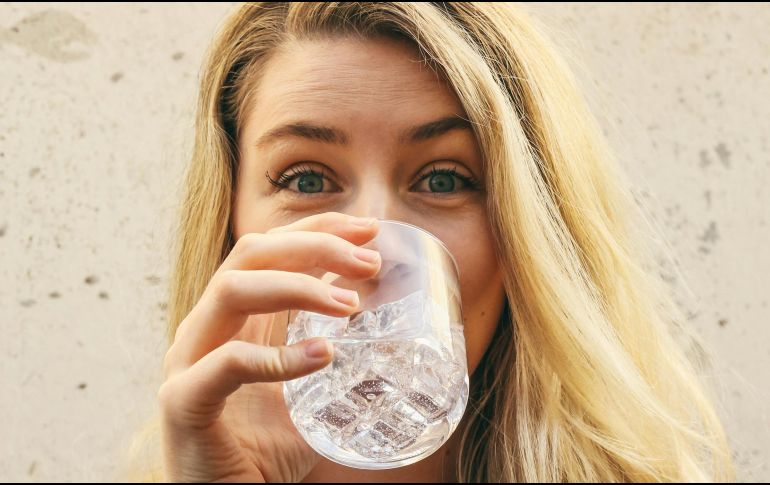 Cambiar las bebidas azucaradas por alternativas funcionales aporta múltiples beneficios. UNSPLASH / G. TROVATO