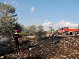 Los fuegos se ven favorecidos por las altas temperaturas de los dos últimos meses (tres olas de calor, una de ellas, la de finales de junio, inédita por su intensidad) y la sequedad de los suelos. EFE/S. NOGIER.