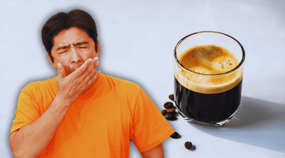 Alternar cada taza con un vaso de agua y evitar los azúcares añadidos es la mejor estrategia para prevenir este paradójico cansancio. ESPECIAL / CANVA