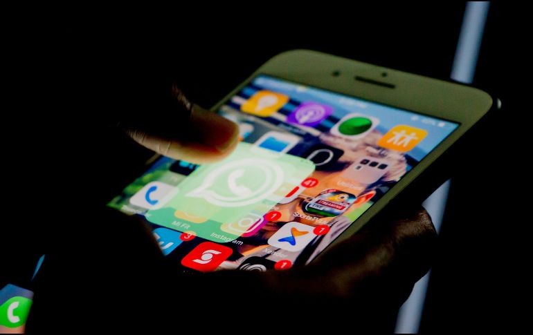 Si una persona no te tiene agregada a WhatsApp recuerda respetar esa decisión. UNSPLASH / R. PATEL