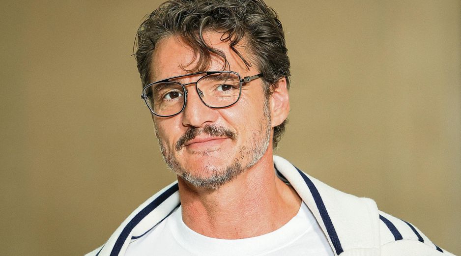 El actor chileno posa durante una sesión de fotos en París. AFP