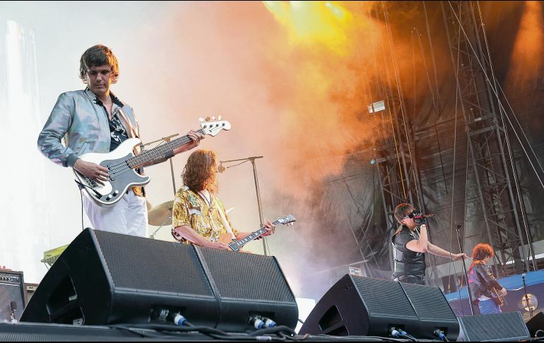 Nikolai Fraiture, Nick Valensi, Julian Casablancas y Albert Hammond Jr., en un concierto ofrecido en New Jersey. AFP