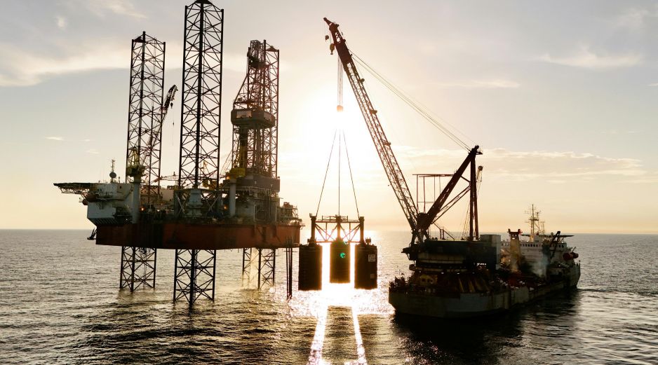 Ante el aumento en el precio del petroleo, expertos advierten de “efecto dominó” en el costo de alimentos y transporte. Unsplash