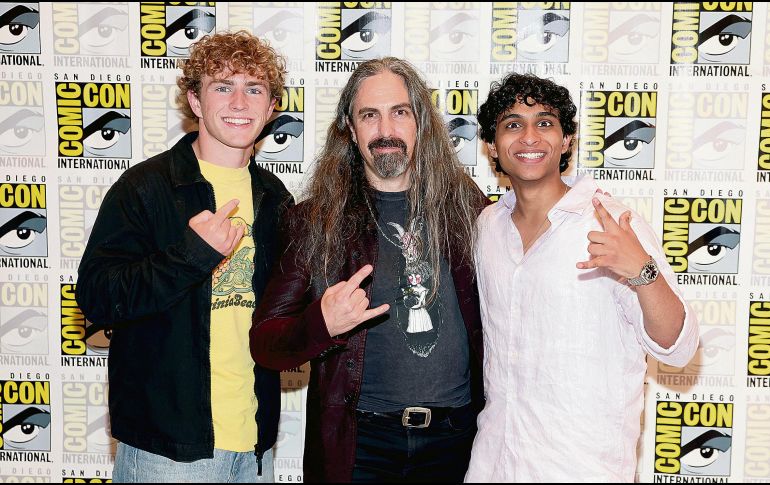 Walker Scobell, Bear McCreary y Aryan Simhadri, durante la presentación de “Percy Jackson And The Olympians”.AFP