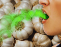 El ajo tiene reconocidas propiedades antimicrobianas, antifúngicas y antivirales, que lo convierten en un aliado indispensable. ESPECIAL / CANVA