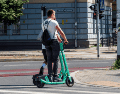 La urgencia por implementar el registro y regularización de la Semovi se fundamenta en el drástico aumento de incidentes viales, pues en los últimos 5 años, los accidentes con scooters, bicicletas y motocicletas eléctricas en la CDMX se incrementaron más de 10 veces. CANVA