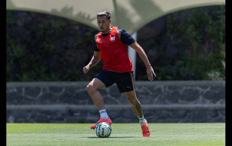 Herrera cuenta con la versatilidad táctica para cortar hacia el centro del campo y jugar a pierna cambiada. @PumasMX/X.