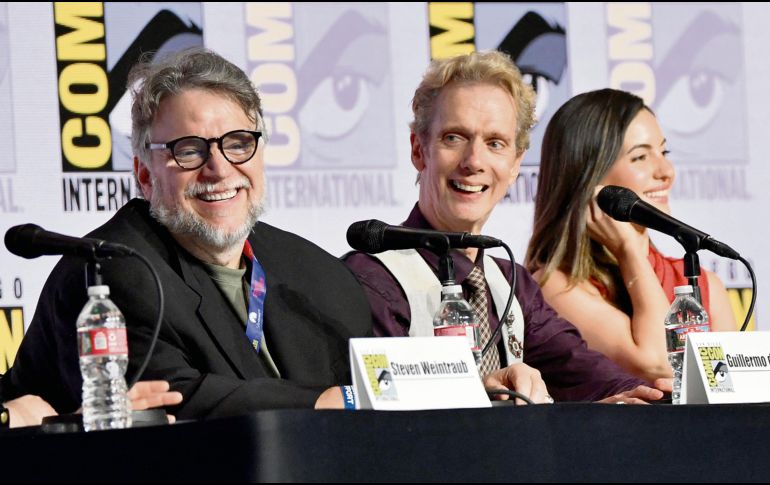El cineasta mexicano Guillermo del Toro, el actor estadounidense Doug Jones y la actriz española Ivana Baquero asisten al panel del aniversario de “El laberinto del fauno”. AFP