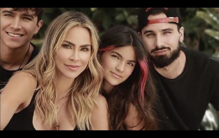 Violeta destacó que su hermano Mauro siempre trazó su propio camino, totalmente alejado de la fama de Aylín Mujica, su mamá. INSTAGRAM