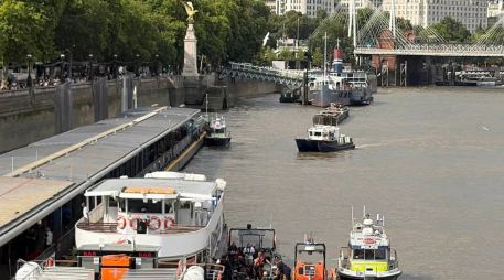 De acuerdo con la Policía Metropolitana, uno de los agentes ya fue dado de alta, mientras que los otros cuatro permanecen hospitalizado. AP