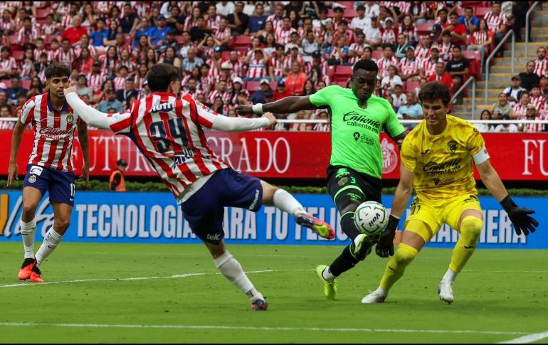El Guadalajara venció 1-0 a los Bravos en el Estadio Akron gracias a una anotación agónica que llegó en los últimos minutos del encuentro. EL INFORMADOR/ A. NAVARRO.